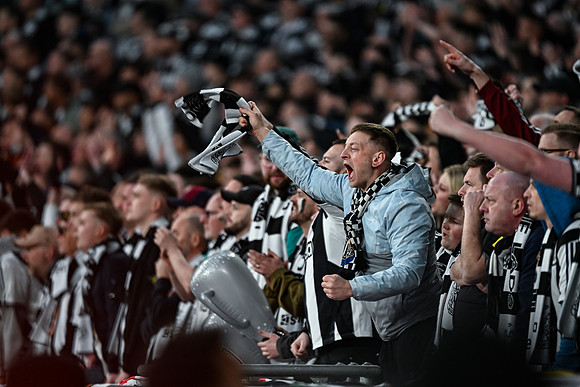 Matchday Fans -8271
