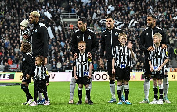 Newcastle United v Arsenal FC - Premier League