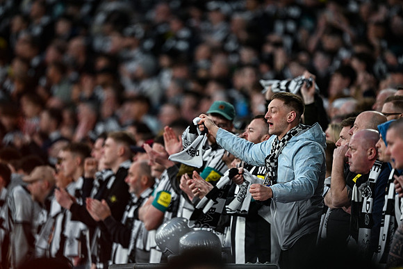 Matchday Fans -8238