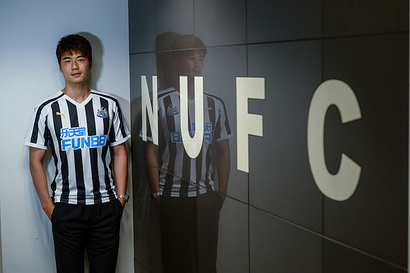 Newcastle United Unveil New Signing Ki Sung-yueng