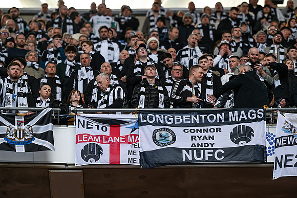 Matchday Fans -6835