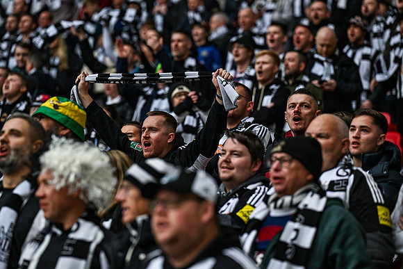 Matchday Fans -4500