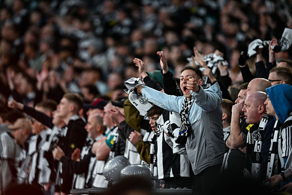 Matchday Fans -8240