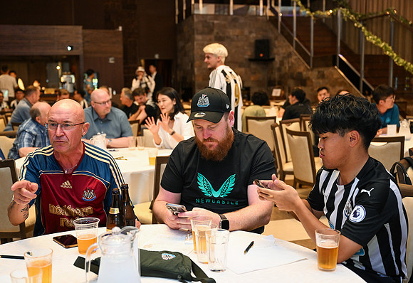 Crowd Karaoke-7137